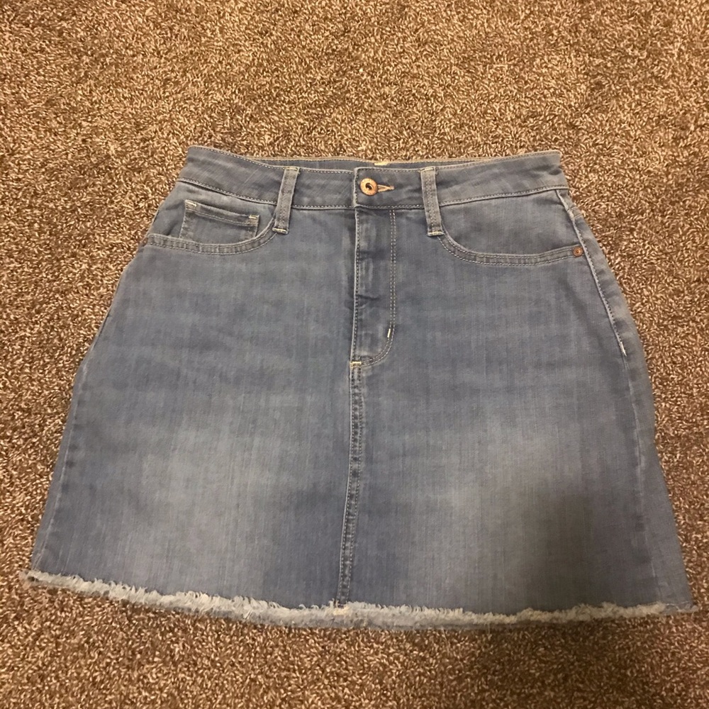 Frayed denim skirt